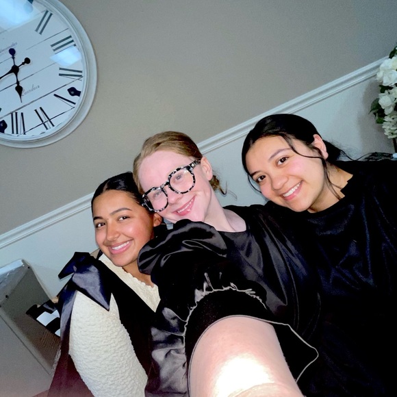 welcome to my closet, my name is makaylah💫 - Picture 9 of 11